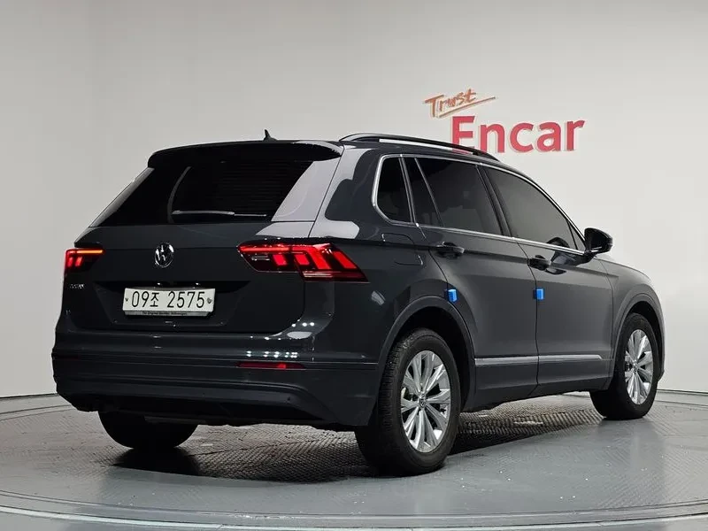 VW Tiguan 20 TDI, снимка 2 - Автомобили и джипове - 55560249