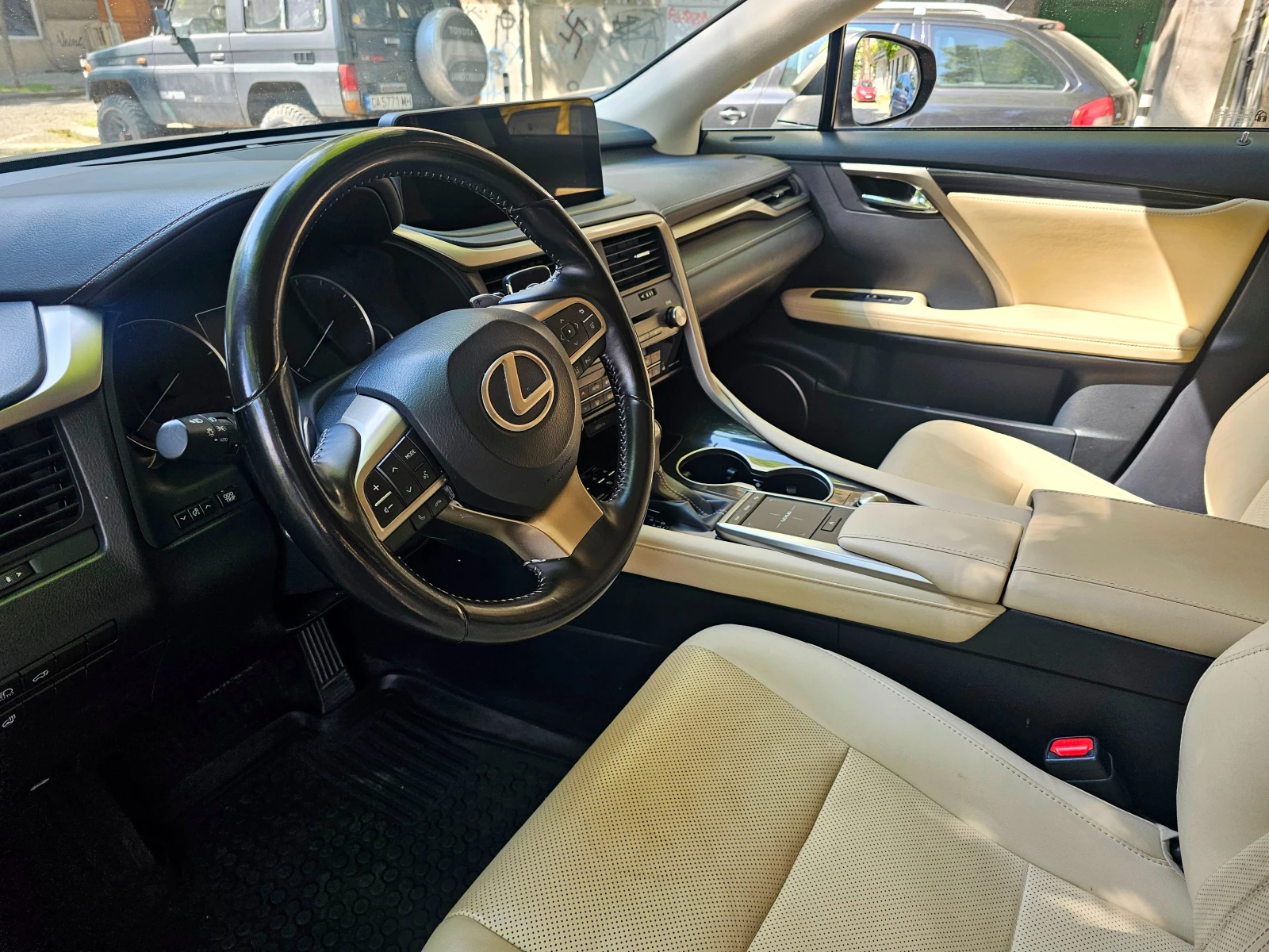 Lexus RX 450h plus AWD 4X4 - изображение 8