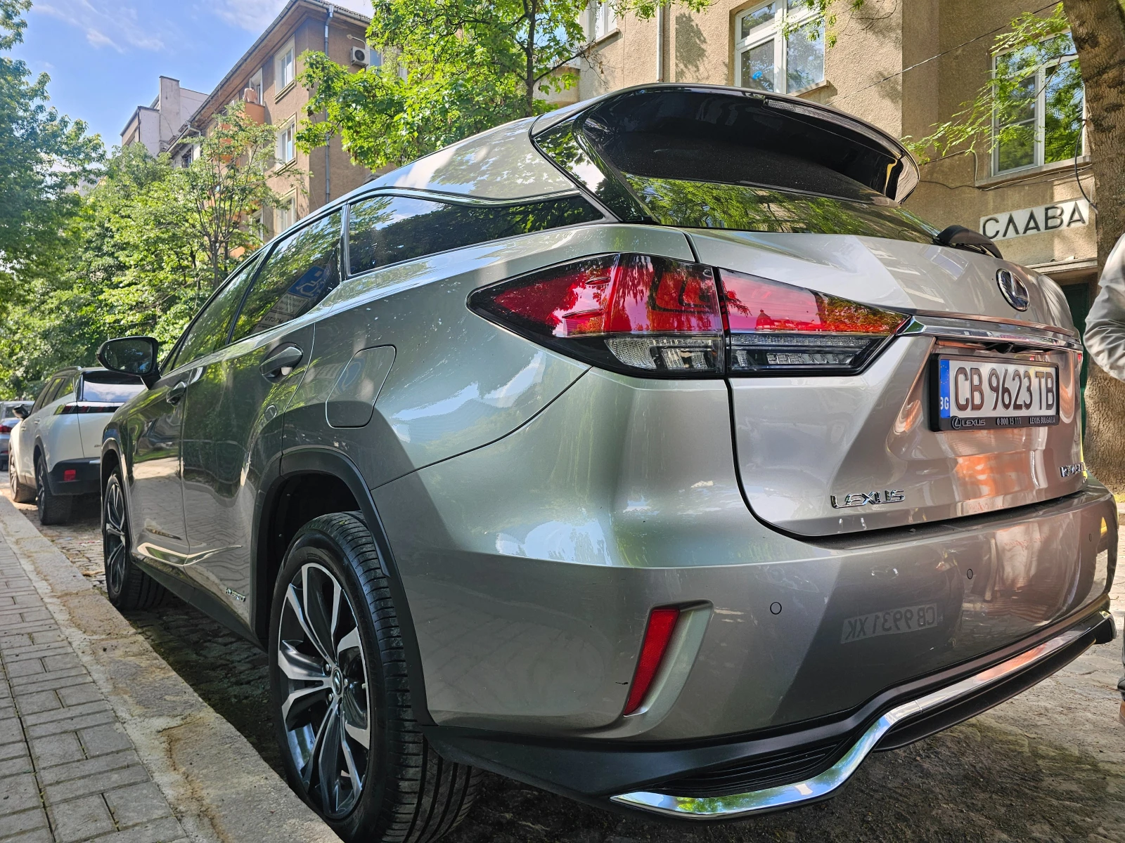 Lexus RX 450h plus AWD 4X4 - изображение 6