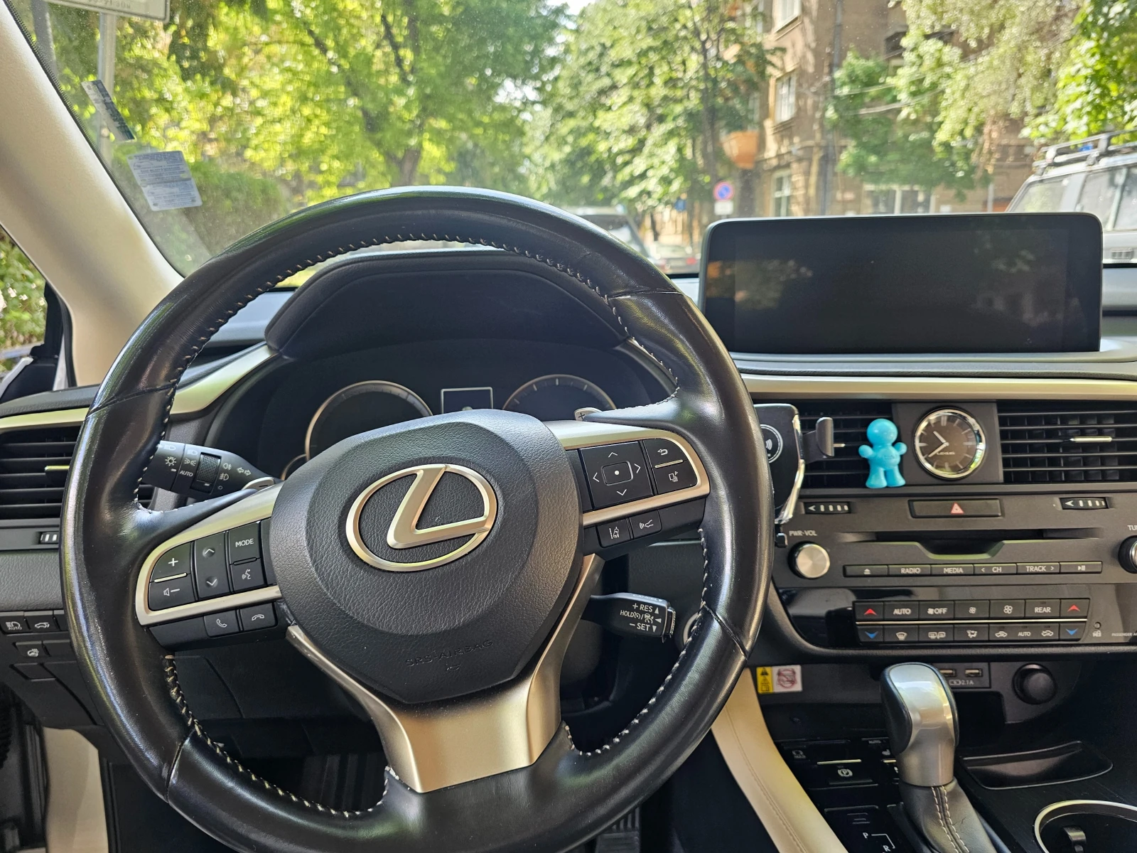 Lexus RX 450h plus AWD 4X4 - изображение 7