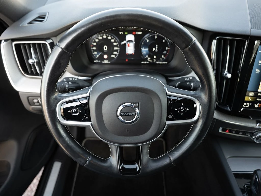 Volvo XC60 D5 AWD R-Design 235 Hp/78k km  - изображение 9