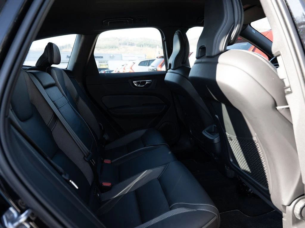 Volvo XC60 D5 AWD R-Design 235 Hp/78k km  - изображение 5
