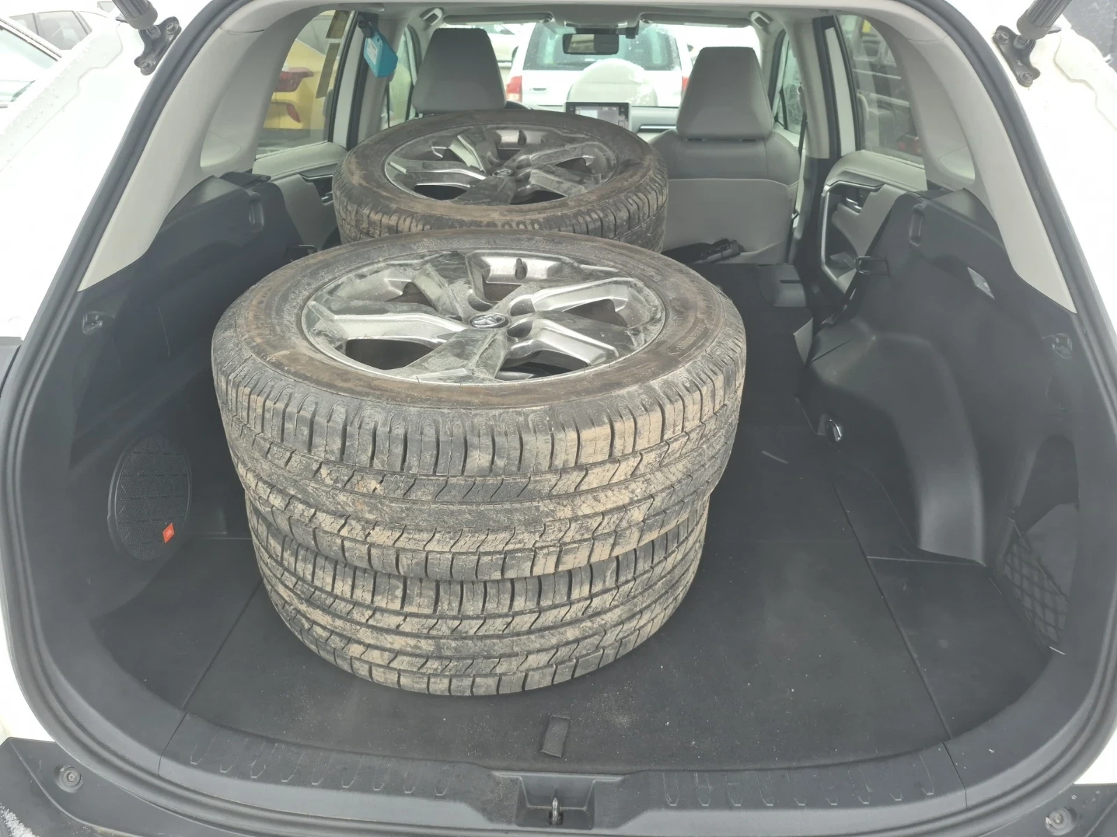 Toyota Rav4 2.5* HYBRID - изображение 10