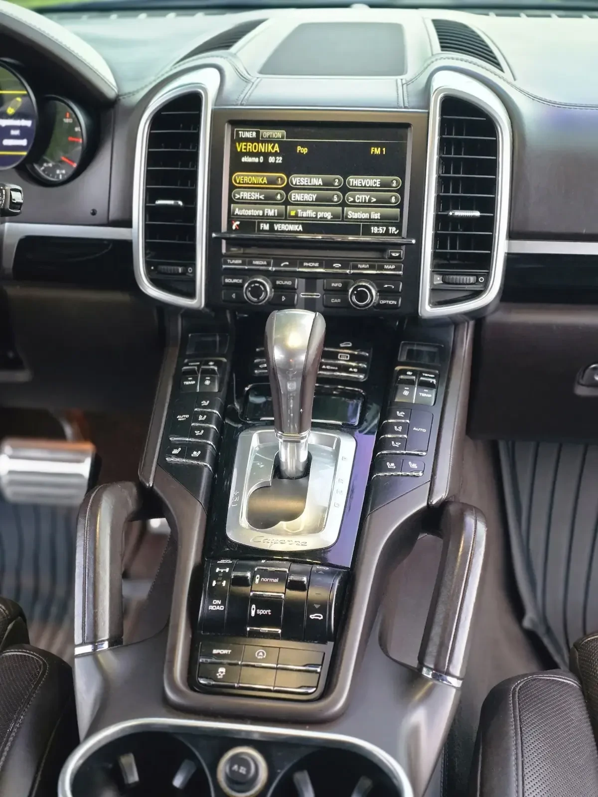 Porsche Cayenne CayenneS* Full* Panorama* , снимка 13 - Автомобили и джипове - 55117338