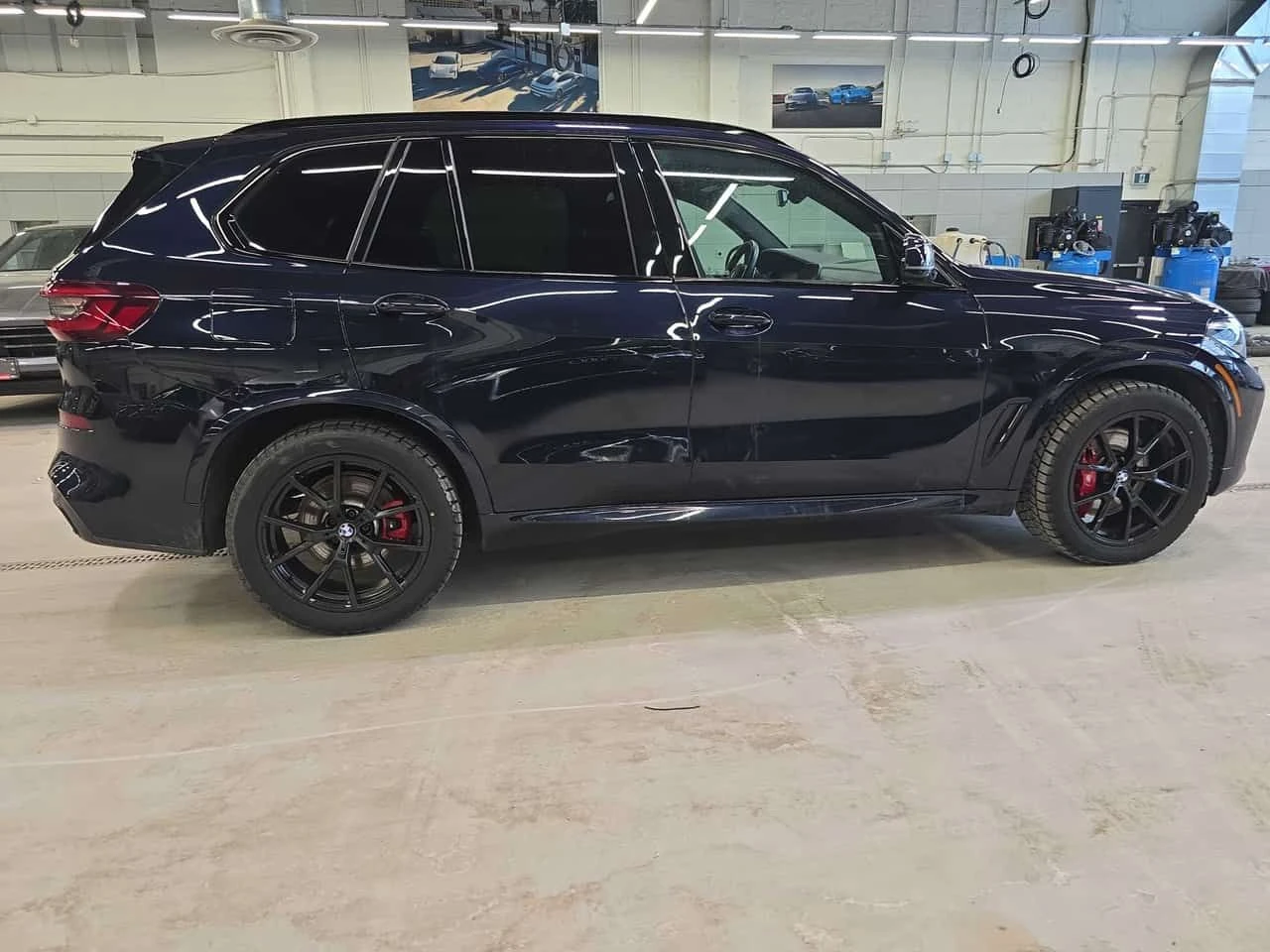 BMW X5  xDrive40i | SWAROVSKI | LAZER | CARFAX - изображение 4