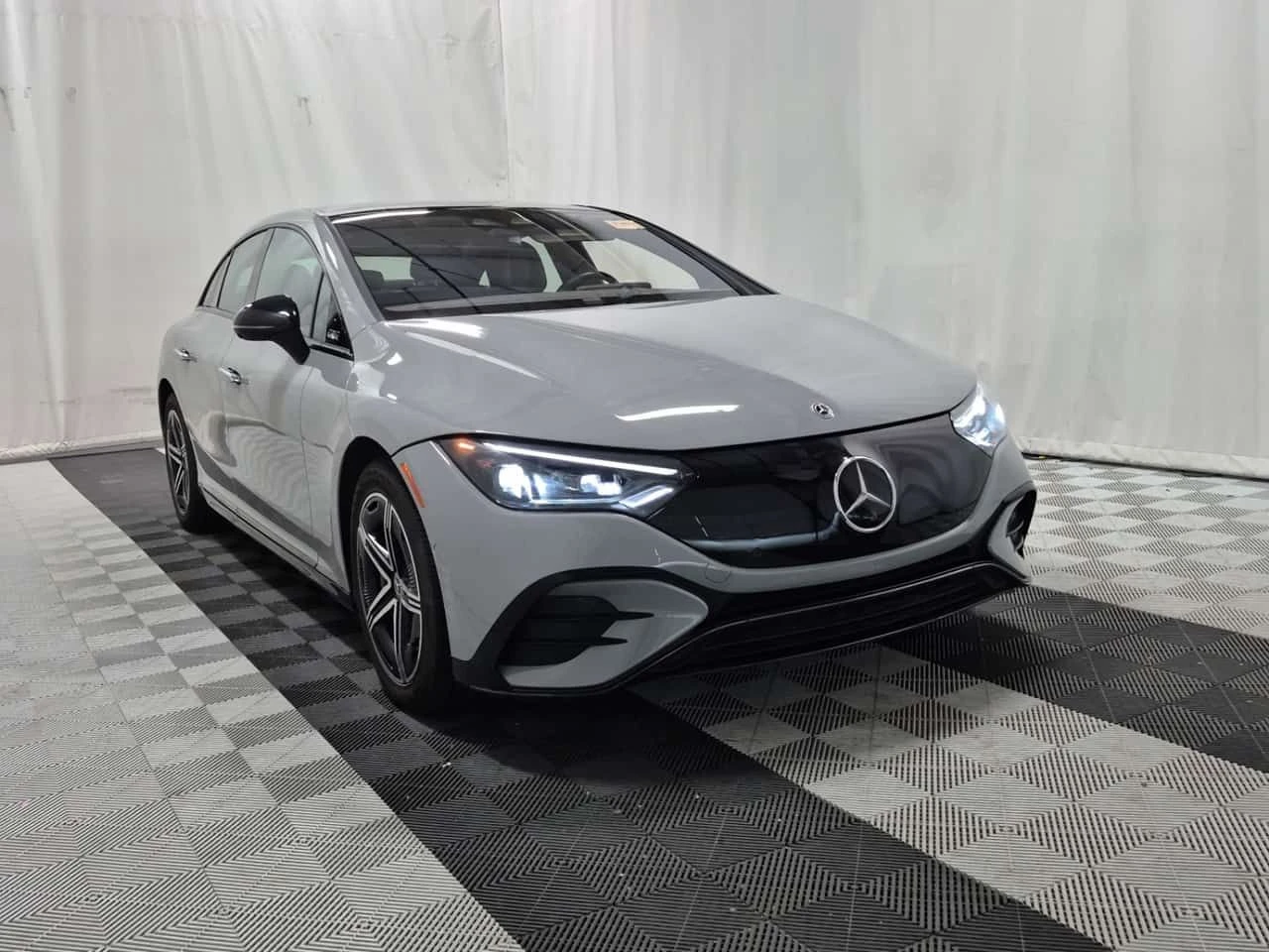 Mercedes-Benz EQE 500| NARDO| BURMESTER| ПАНО| 2 КЛЮЧА| ОБДУХВАНЕ, снимка 2 - Автомобили и джипове - 54227664