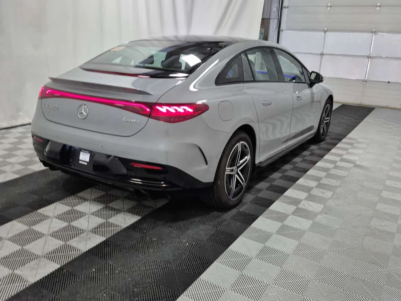 Mercedes-Benz EQE 500| NARDO| BURMESTER| ПАНО| 2 КЛЮЧА| ОБДУХВАНЕ, снимка 3 - Автомобили и джипове - 54227664