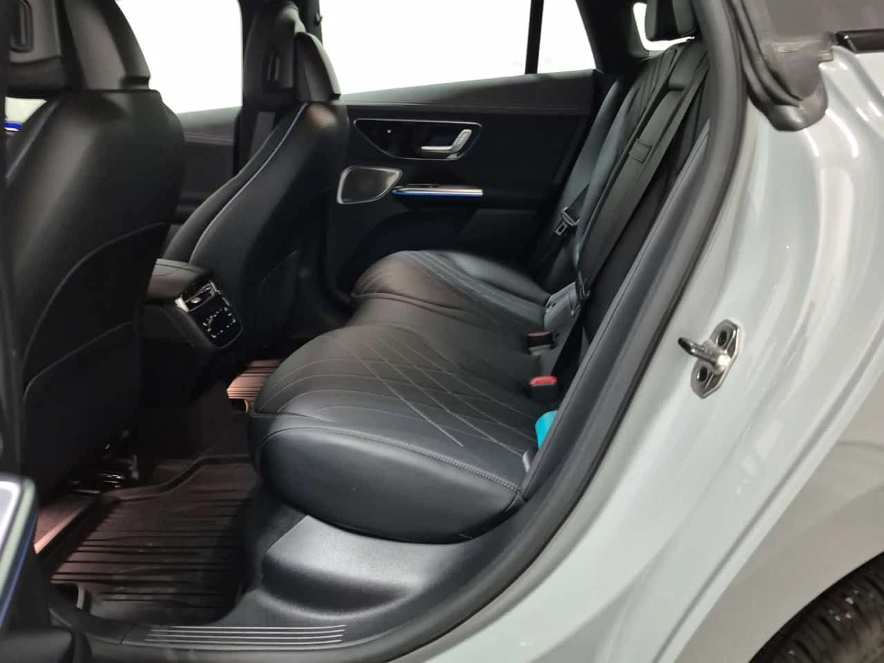 Mercedes-Benz EQE 500| NARDO| BURMESTER| ПАНО| 2 КЛЮЧА| ОБДУХВАНЕ, снимка 13 - Автомобили и джипове - 54227664