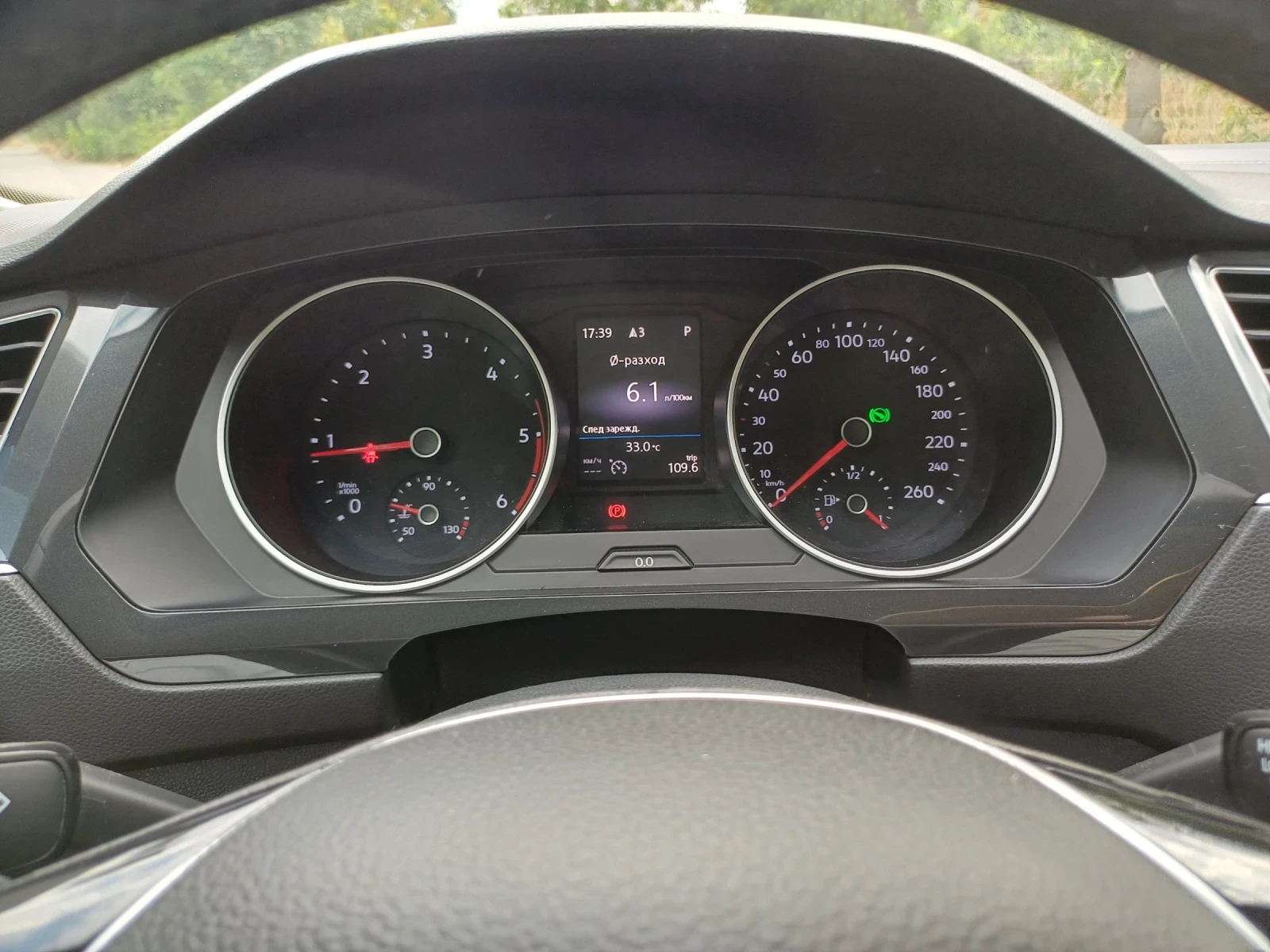 VW Tiguan 2.0 TDI BLUEMOTION TECHNOLOGY , снимка 11 - Автомобили и джипове - 54940154