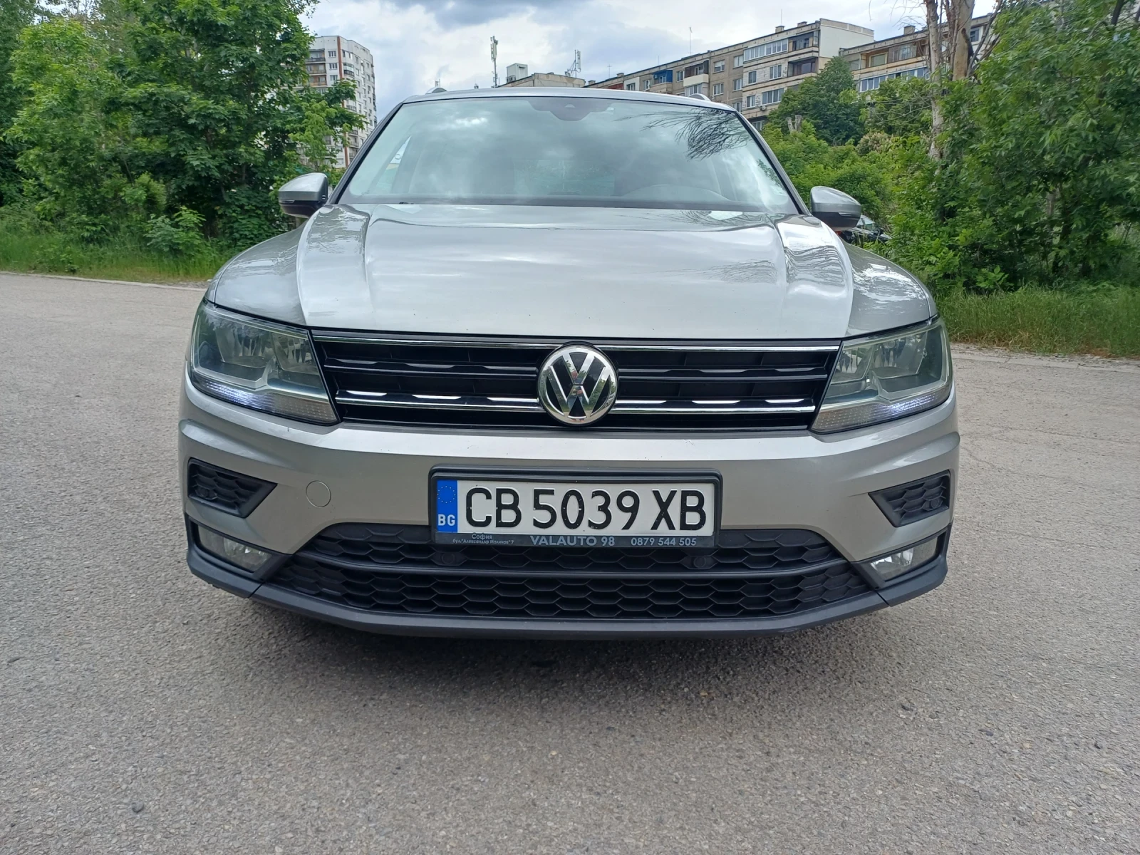 VW Tiguan 2.0 TDI BLUEMOTION TECHNOLOGY , снимка 2 - Автомобили и джипове - 54940154