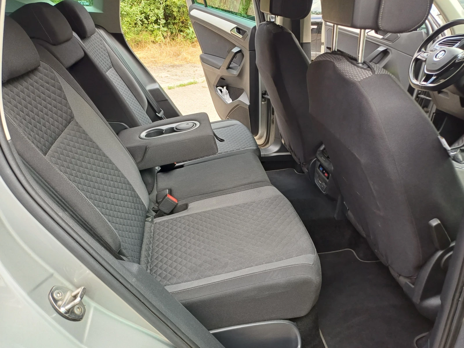VW Tiguan 2.0 TDI BLUEMOTION TECHNOLOGY , снимка 14 - Автомобили и джипове - 54940154