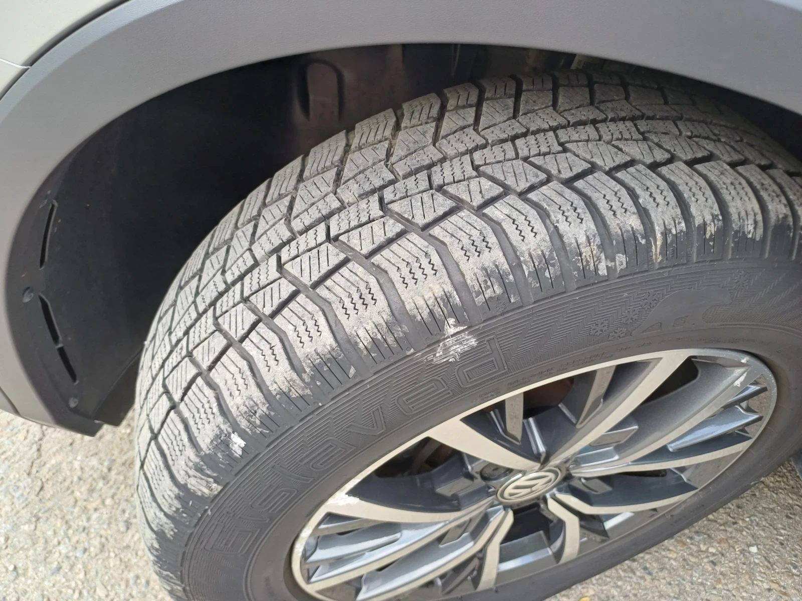 VW Tiguan 2.0 TDI BLUEMOTION TECHNOLOGY , снимка 10 - Автомобили и джипове - 54940154