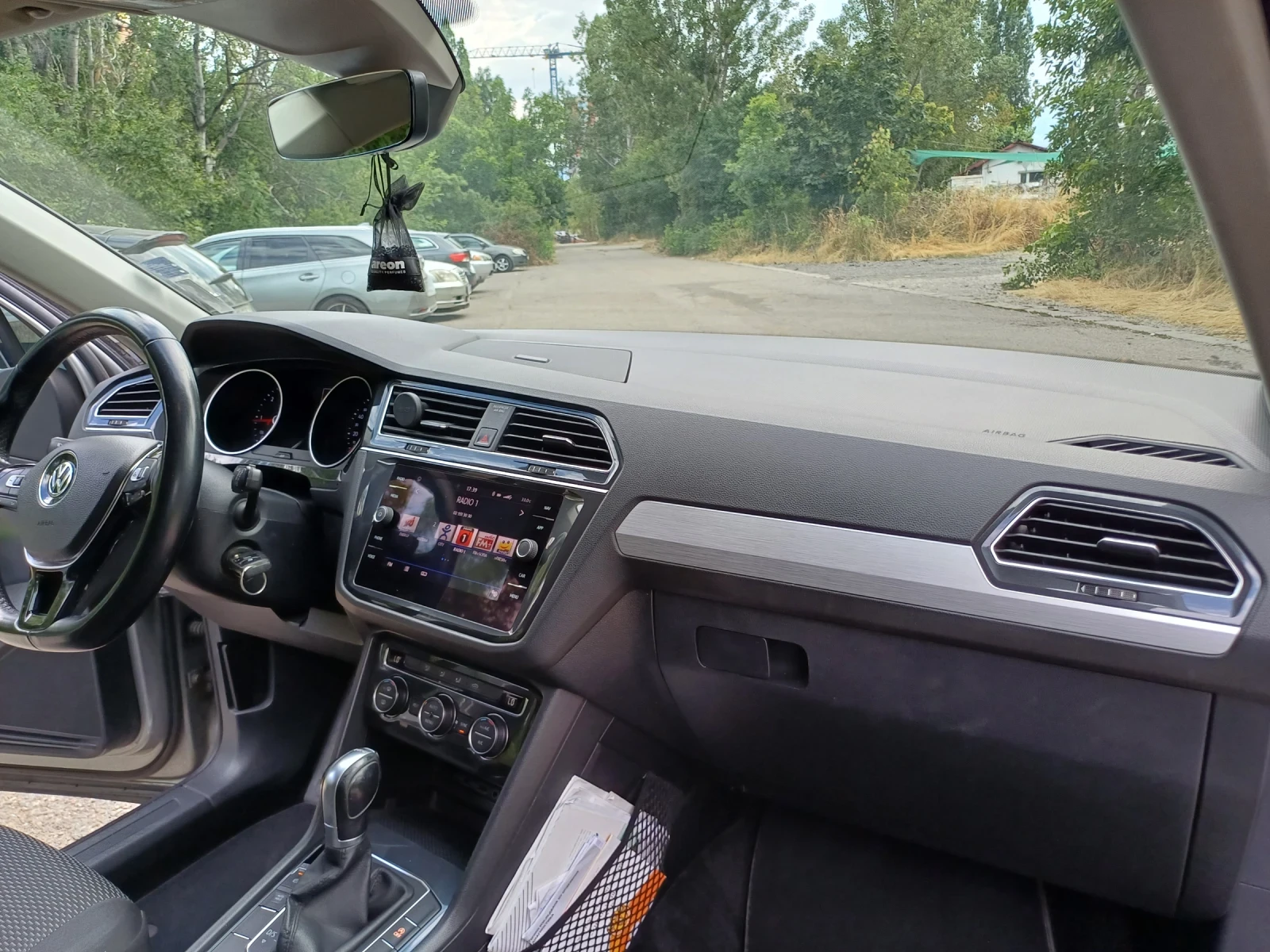 VW Tiguan 2.0 TDI BLUEMOTION TECHNOLOGY , снимка 13 - Автомобили и джипове - 54940154
