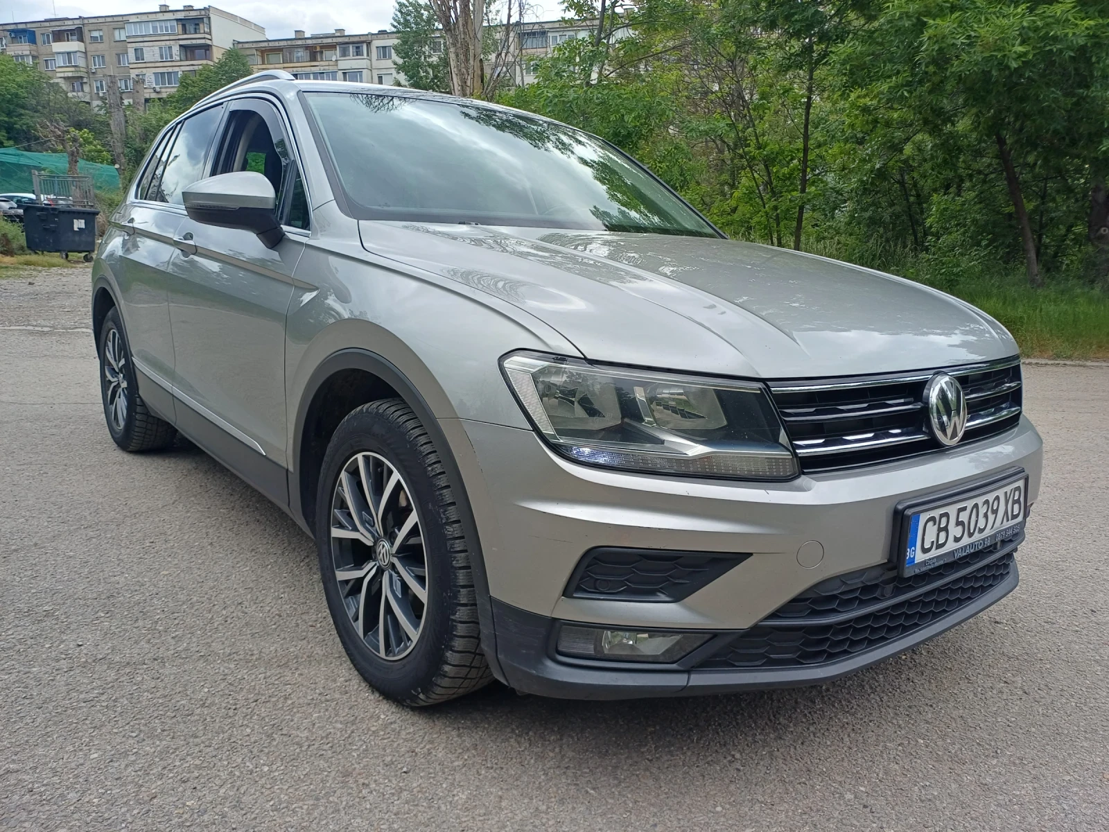VW Tiguan 2.0 TDI BLUEMOTION TECHNOLOGY , снимка 3 - Автомобили и джипове - 54940154