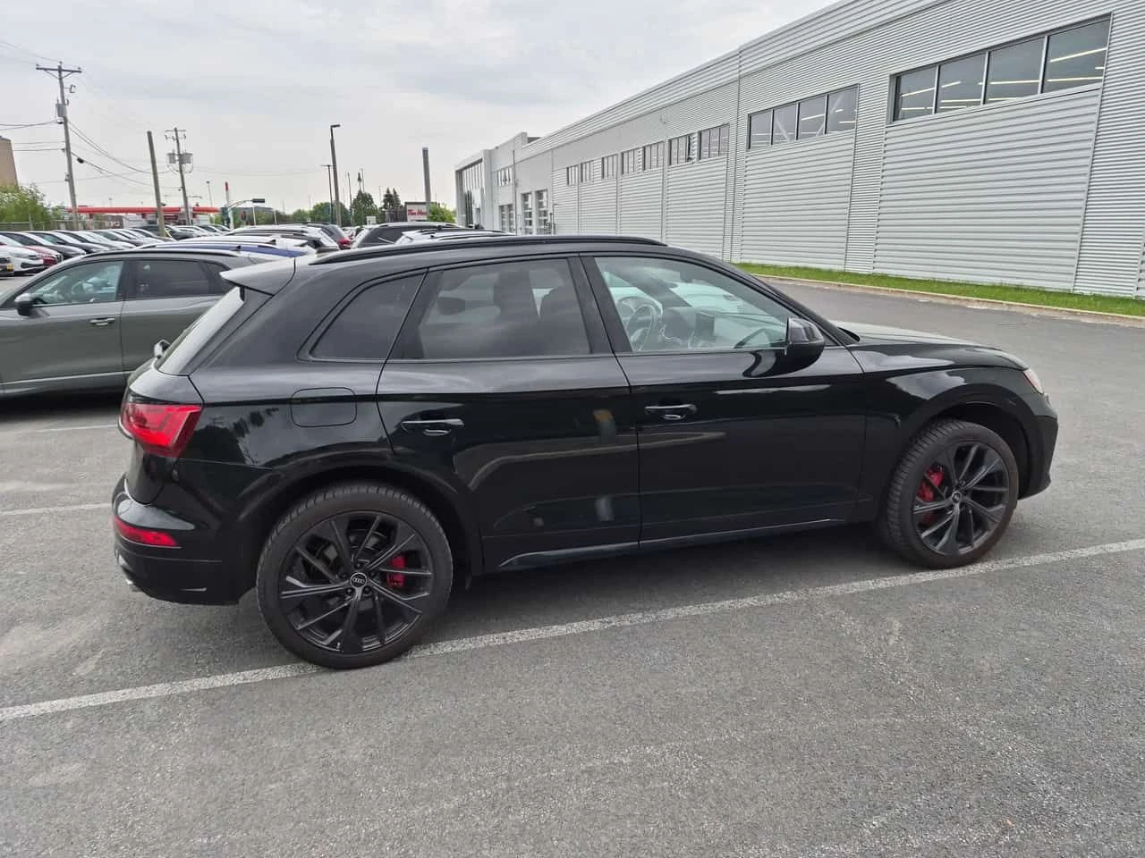 Audi SQ5 Progressiv / ЧЕРВЕН САЛОН / DISTRONIC / АВТОКРЕДИТ, снимка 3 - Автомобили и джипове - 55507513