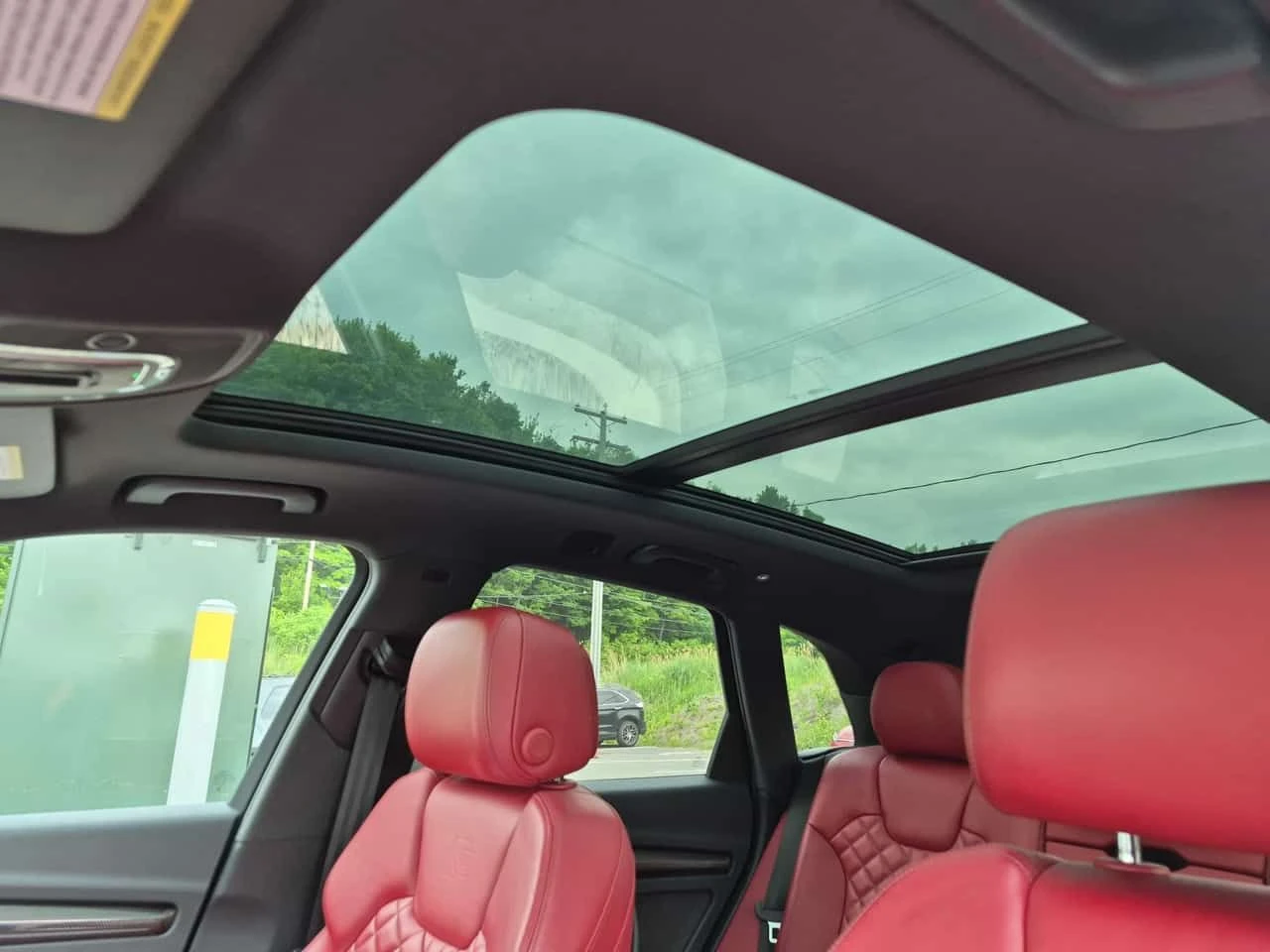 Audi SQ5 Progressiv / ЧЕРВЕН САЛОН / DISTRONIC / АВТОКРЕДИТ, снимка 11 - Автомобили и джипове - 55507513