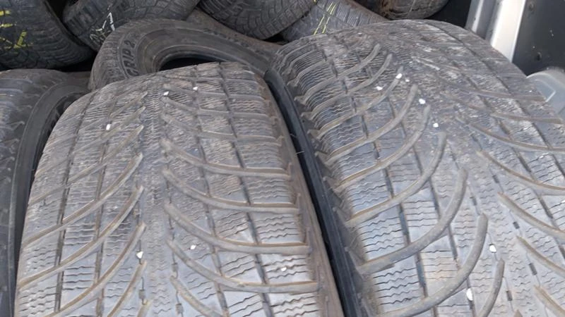 Гуми Зимни 235/60R17, снимка 4 - Гуми и джанти - 27565578