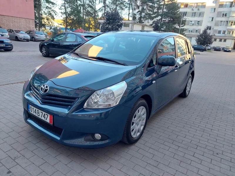 Toyota Verso 2.0 D4D 126к.с., снимка 3 - Автомобили и джипове - 47681252