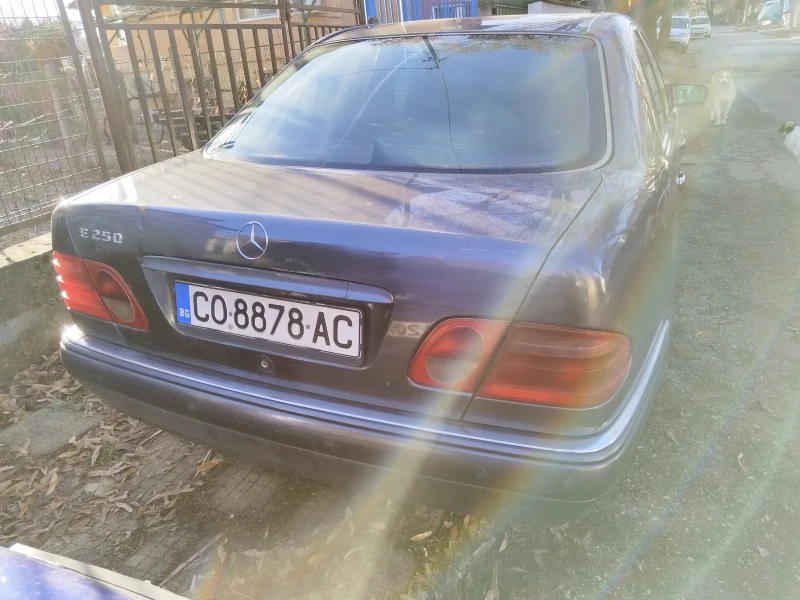 Mercedes-Benz E 250, снимка 5 - Автомобили и джипове - 48416340