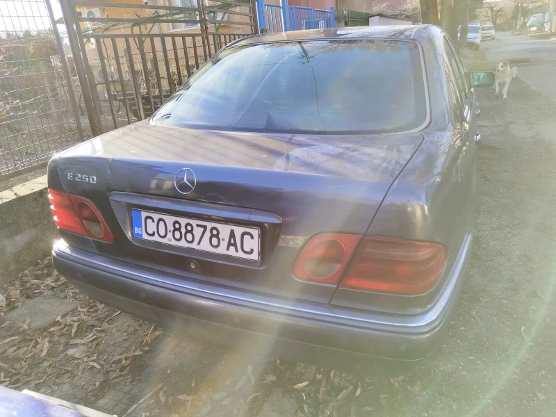 Mercedes-Benz E 250, снимка 4 - Автомобили и джипове - 48416340