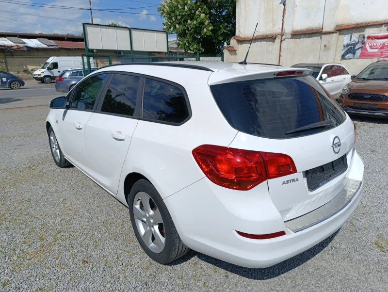 Opel Astra Sports Taurer, снимка 6 - Автомобили и джипове - 52884228