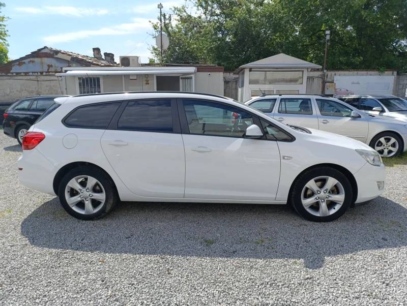 Opel Astra Sports Taurer, снимка 3 - Автомобили и джипове - 52884228