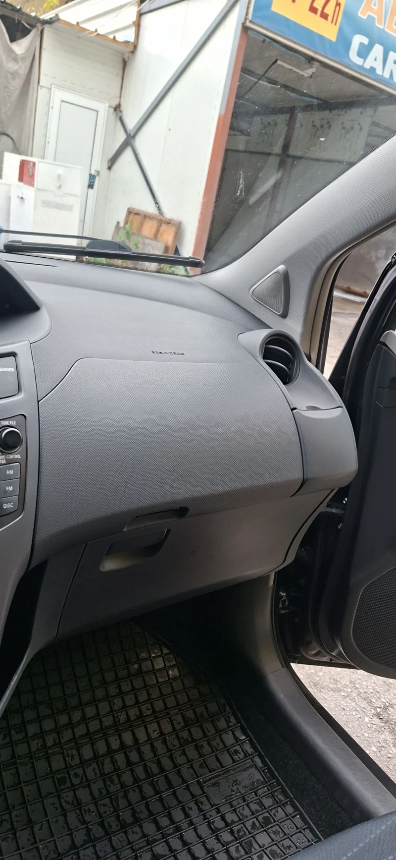 Toyota Yaris 1.3 vvti lpg, снимка 10 - Автомобили и джипове - 52809223