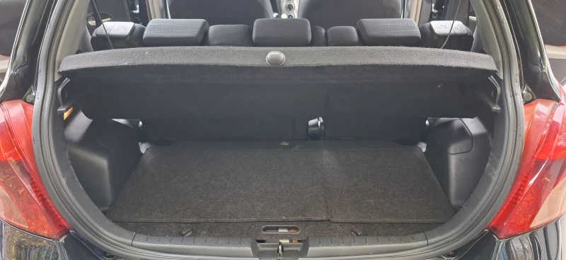 Toyota Yaris 1.3 vvti lpg, снимка 13 - Автомобили и джипове - 52809223