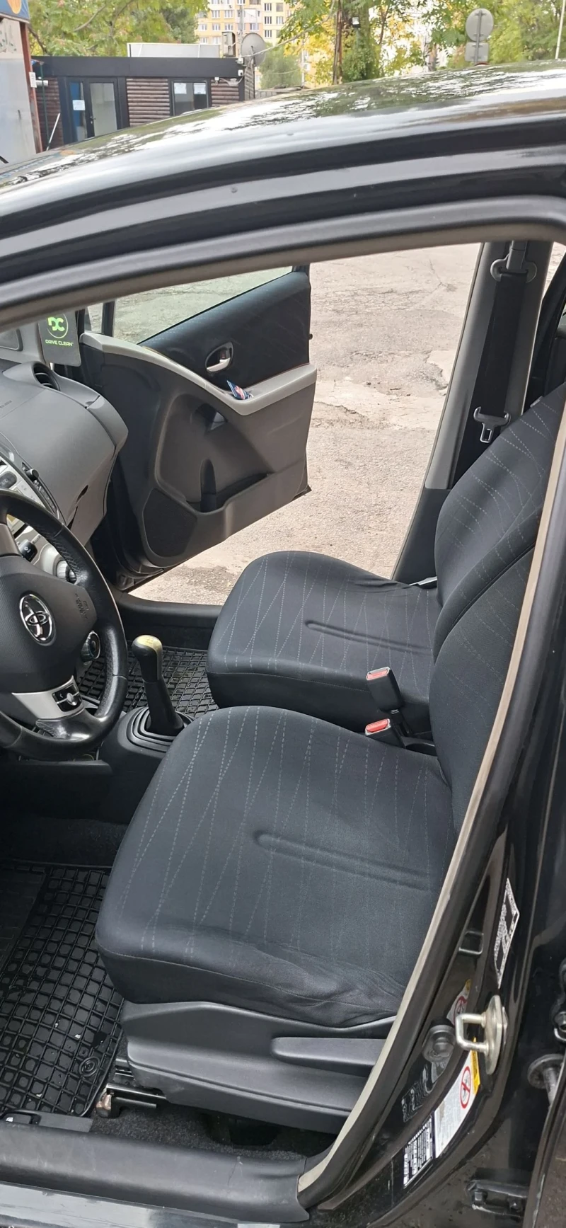 Toyota Yaris 1.3 vvti lpg, снимка 11 - Автомобили и джипове - 52809223