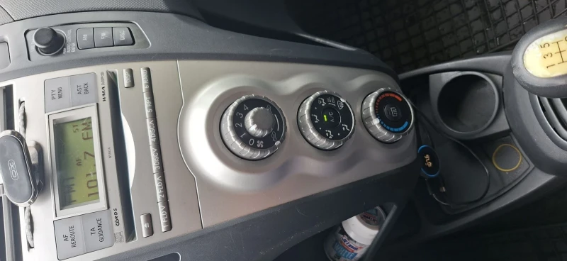 Toyota Yaris 1.3 vvti lpg, снимка 8 - Автомобили и джипове - 52809223