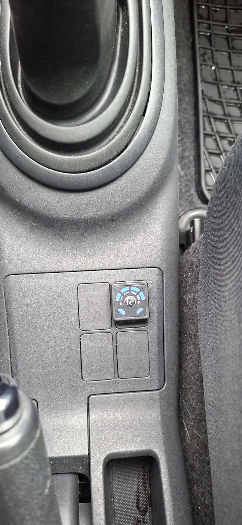 Toyota Yaris 1.3 vvti lpg, снимка 9 - Автомобили и джипове - 52809223