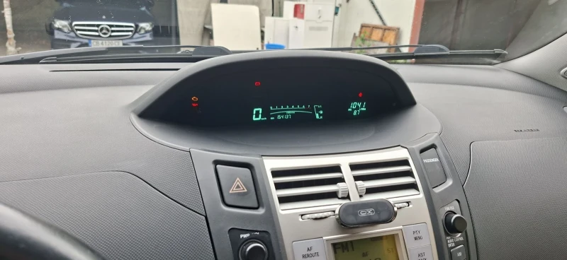 Toyota Yaris 1.3 vvti lpg, снимка 6 - Автомобили и джипове - 52809223