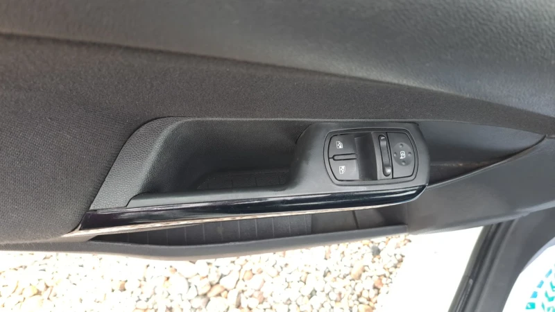 Opel Corsa 1.3 CDTI, снимка 9 - Автомобили и джипове - 53292332