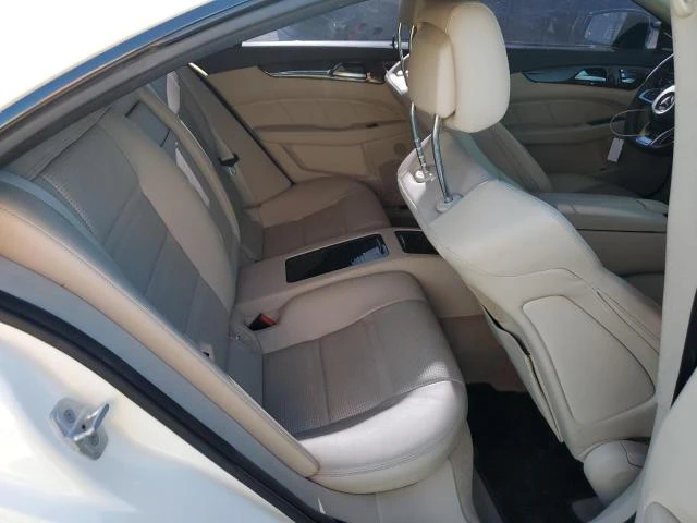 Mercedes-Benz CLS 63 AMG S* Keyless* Koжа* Подгрев* НАВИ* Клип на мотора - изображение 10