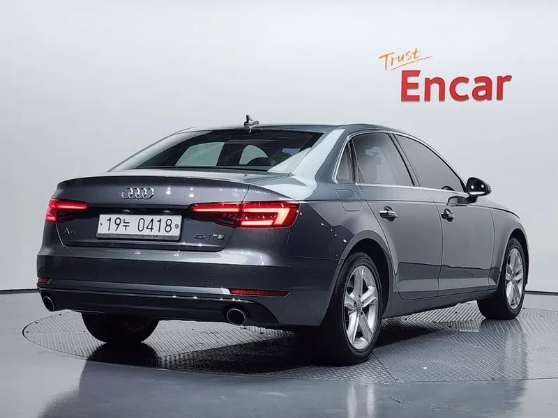 Audi A4 45 Tfsi Premium, снимка 2 - Автомобили и джипове - 55389646
