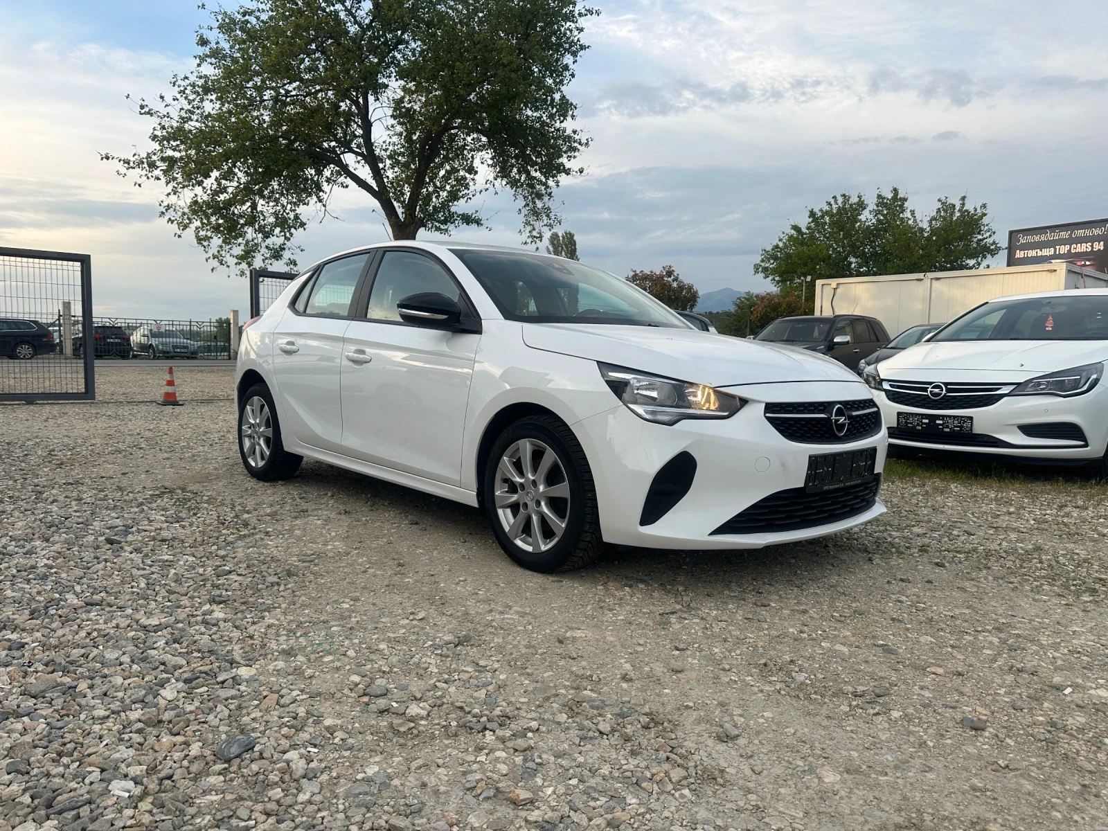 Opel Corsa 1.2 Elegance Navi/Camera/PDC - изображение 2