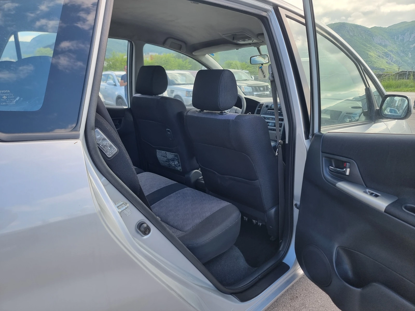 Toyota Corolla verso 2.0D4D, снимка 14 - Автомобили и джипове - 53200956