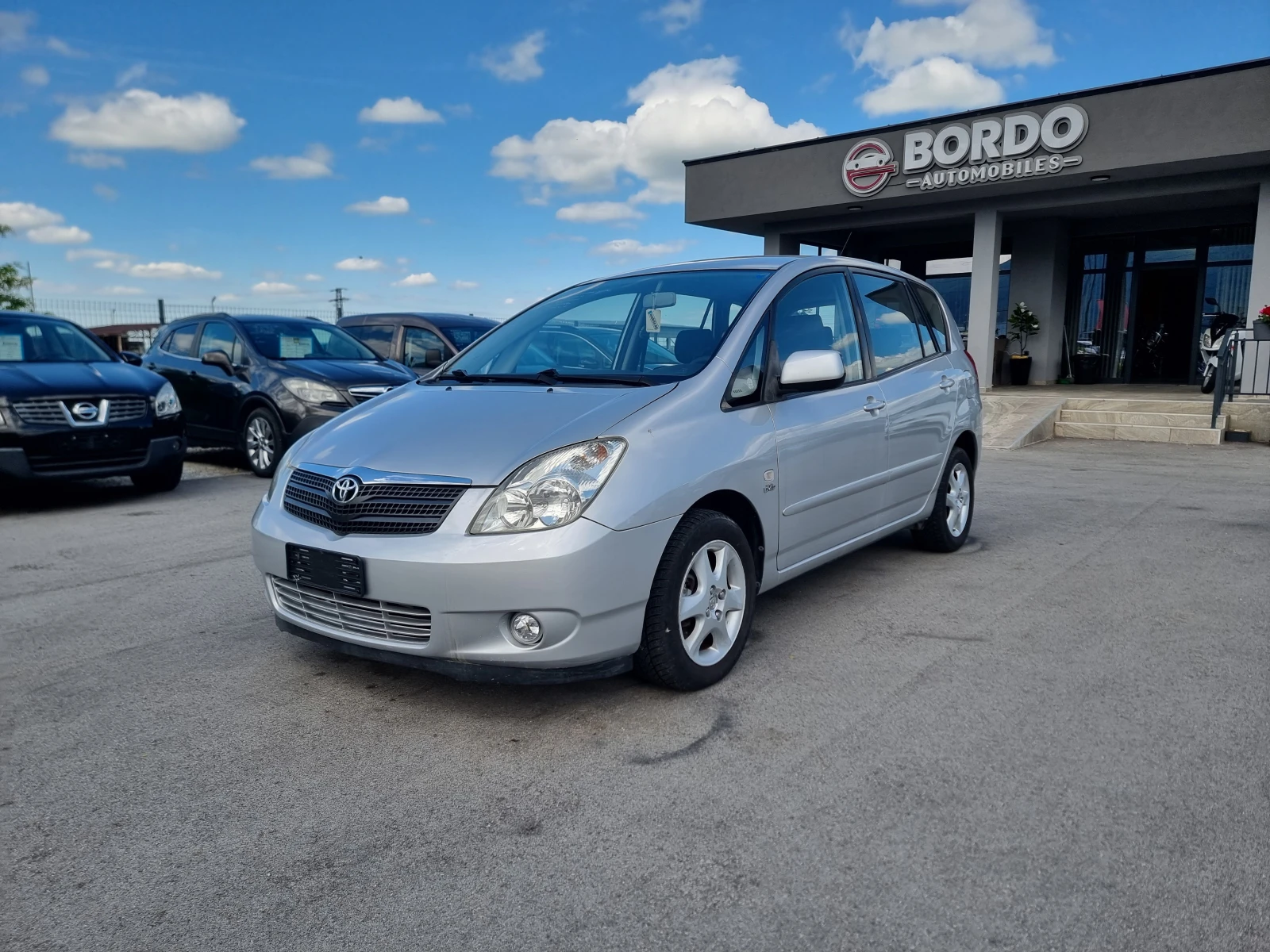 Toyota Corolla verso 2.0D4D, снимка 3 - Автомобили и джипове - 53200956