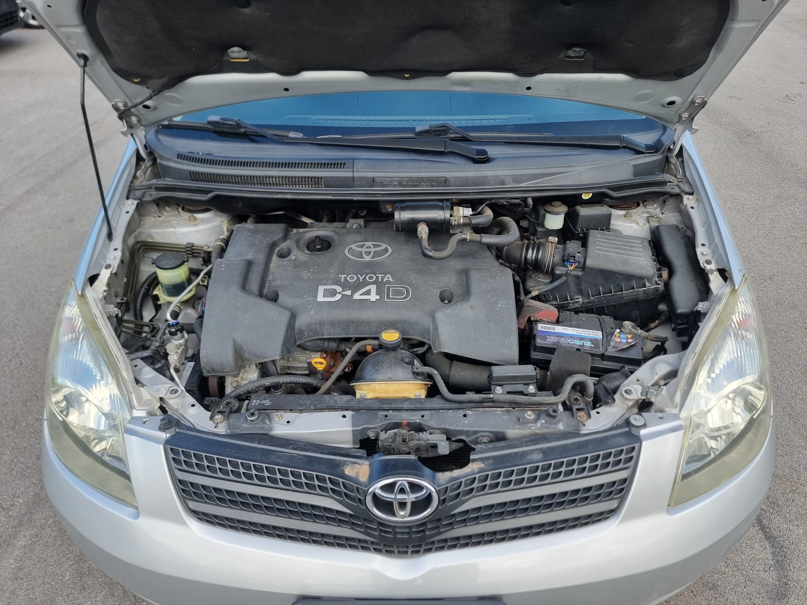 Toyota Corolla verso 2.0D4D, снимка 17 - Автомобили и джипове - 53200956