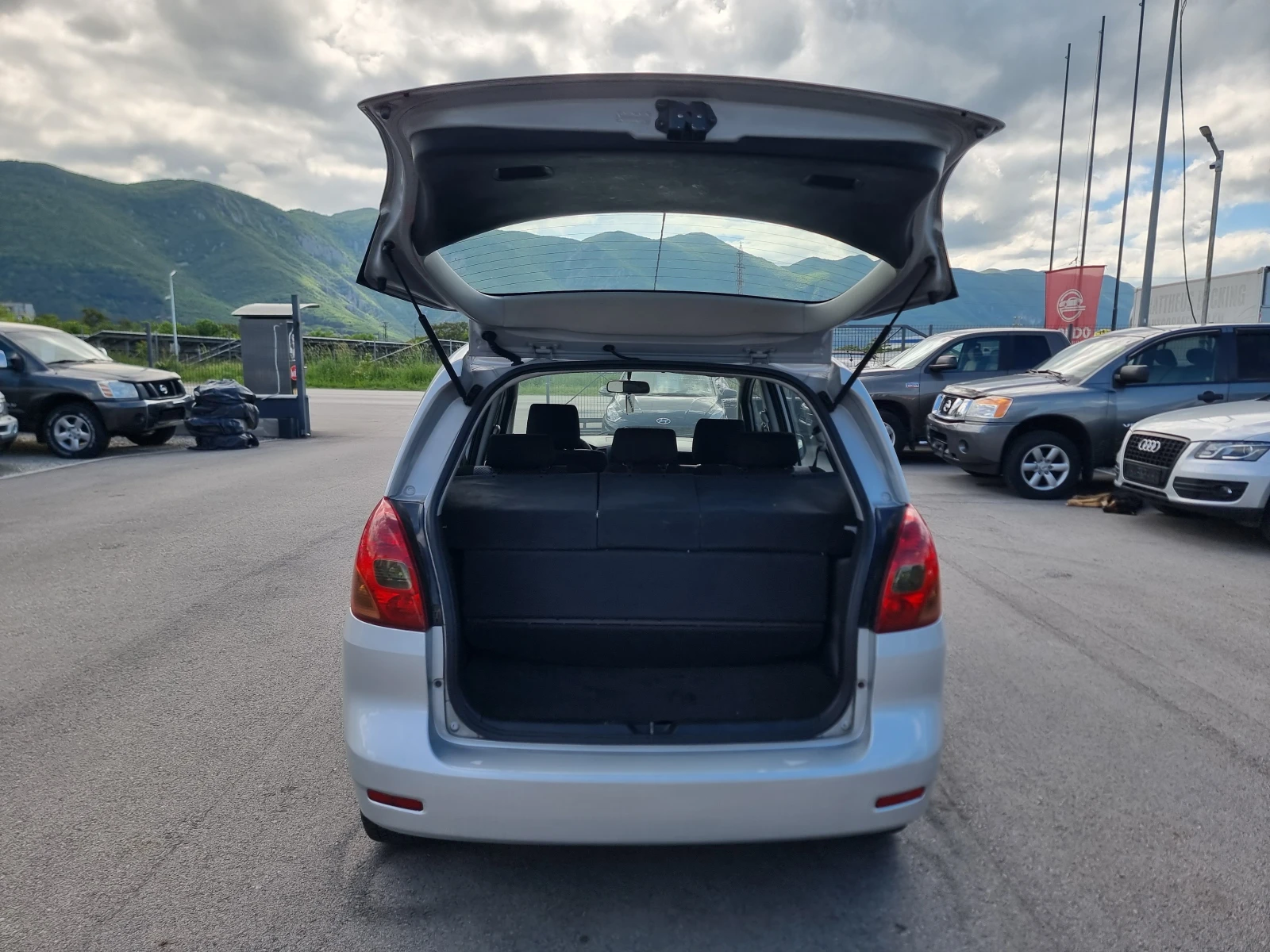 Toyota Corolla verso 2.0D4D, снимка 13 - Автомобили и джипове - 53200956