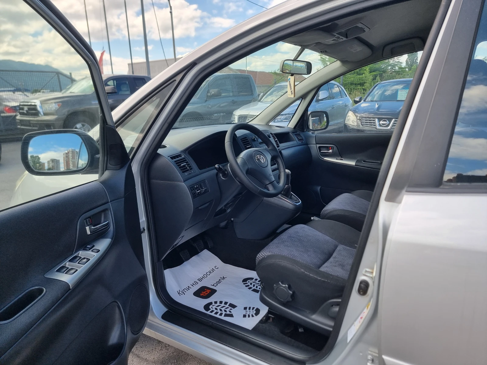 Toyota Corolla verso 2.0D4D, снимка 10 - Автомобили и джипове - 53200956