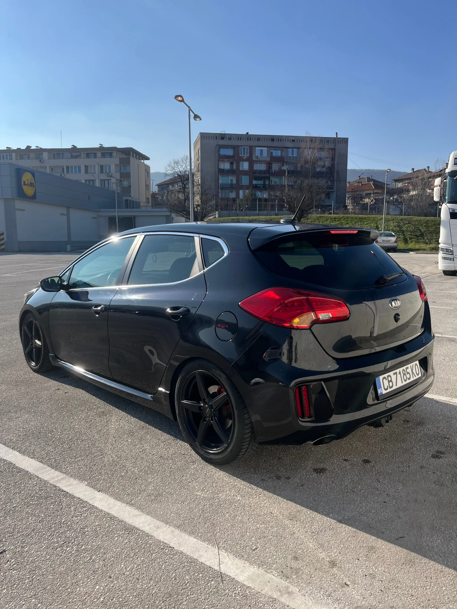 Kia Ceed GT 1.6T GDi, снимка 4 - Автомобили и джипове - 53747411