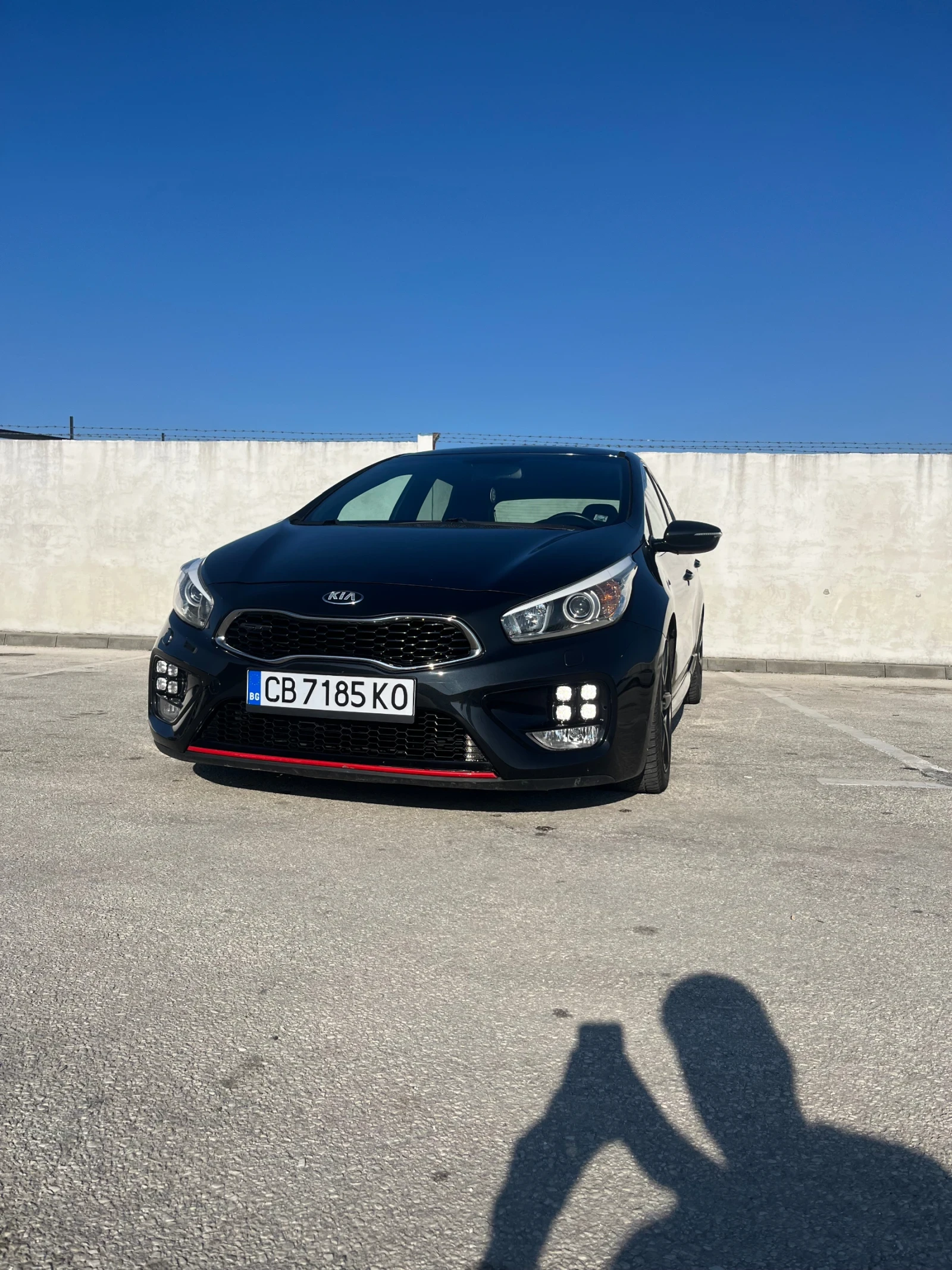 Kia Ceed GT 1.6T GDi, снимка 2 - Автомобили и джипове - 53747411