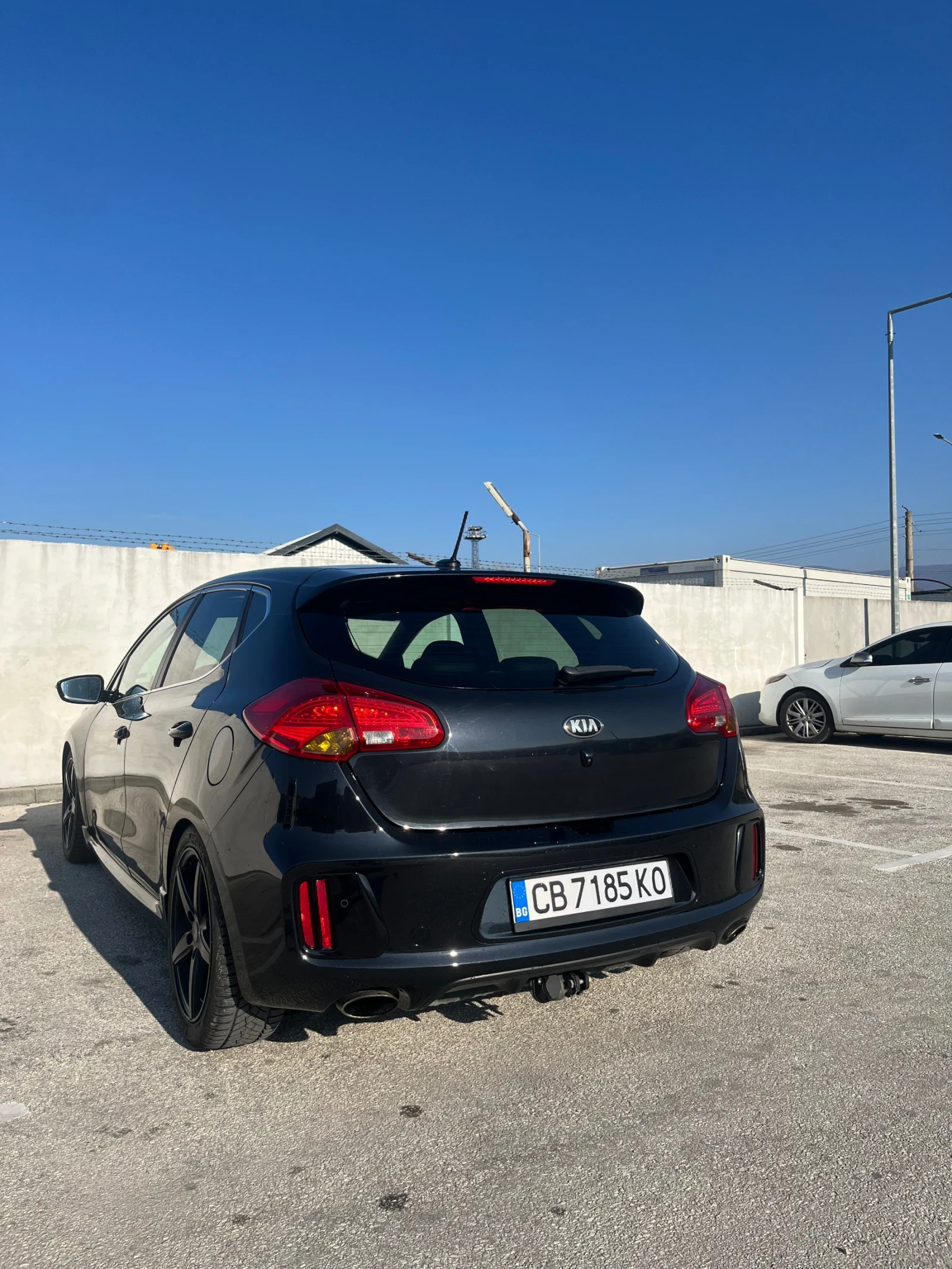 Kia Ceed GT 1.6T GDi, снимка 5 - Автомобили и джипове - 53747411