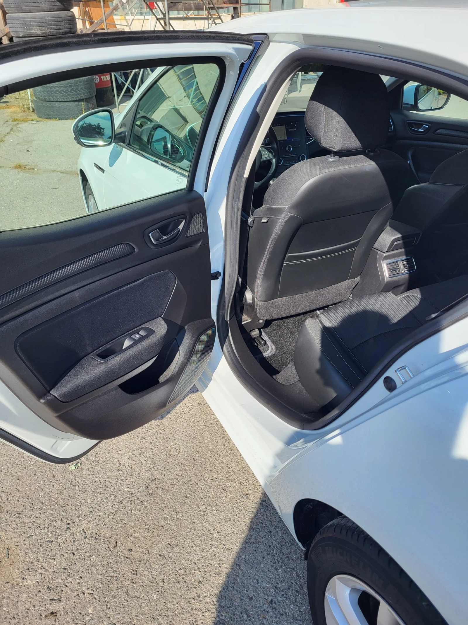 Renault Megane, снимка 9 - Автомобили и джипове - 53897586