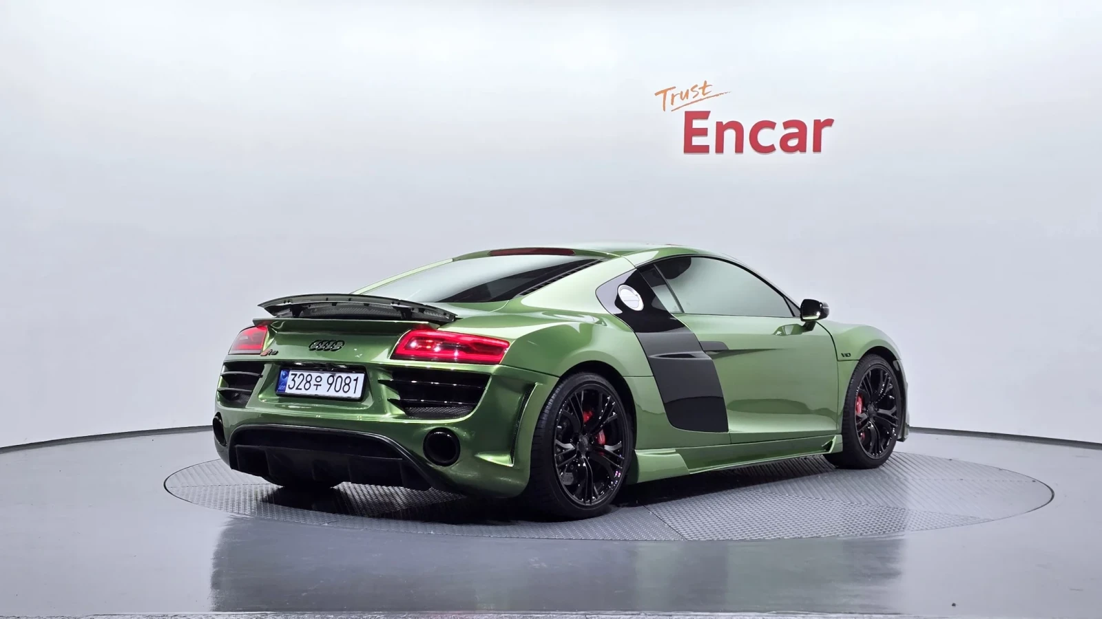 Audi R8 5.2 V10 Quattro / FACELIFT / B&O, снимка 2 - Автомобили и джипове - 54056428