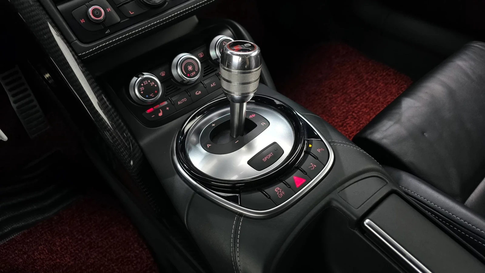 Audi R8 5.2 V10 Quattro / FACELIFT / B&O, снимка 9 - Автомобили и джипове - 54056428