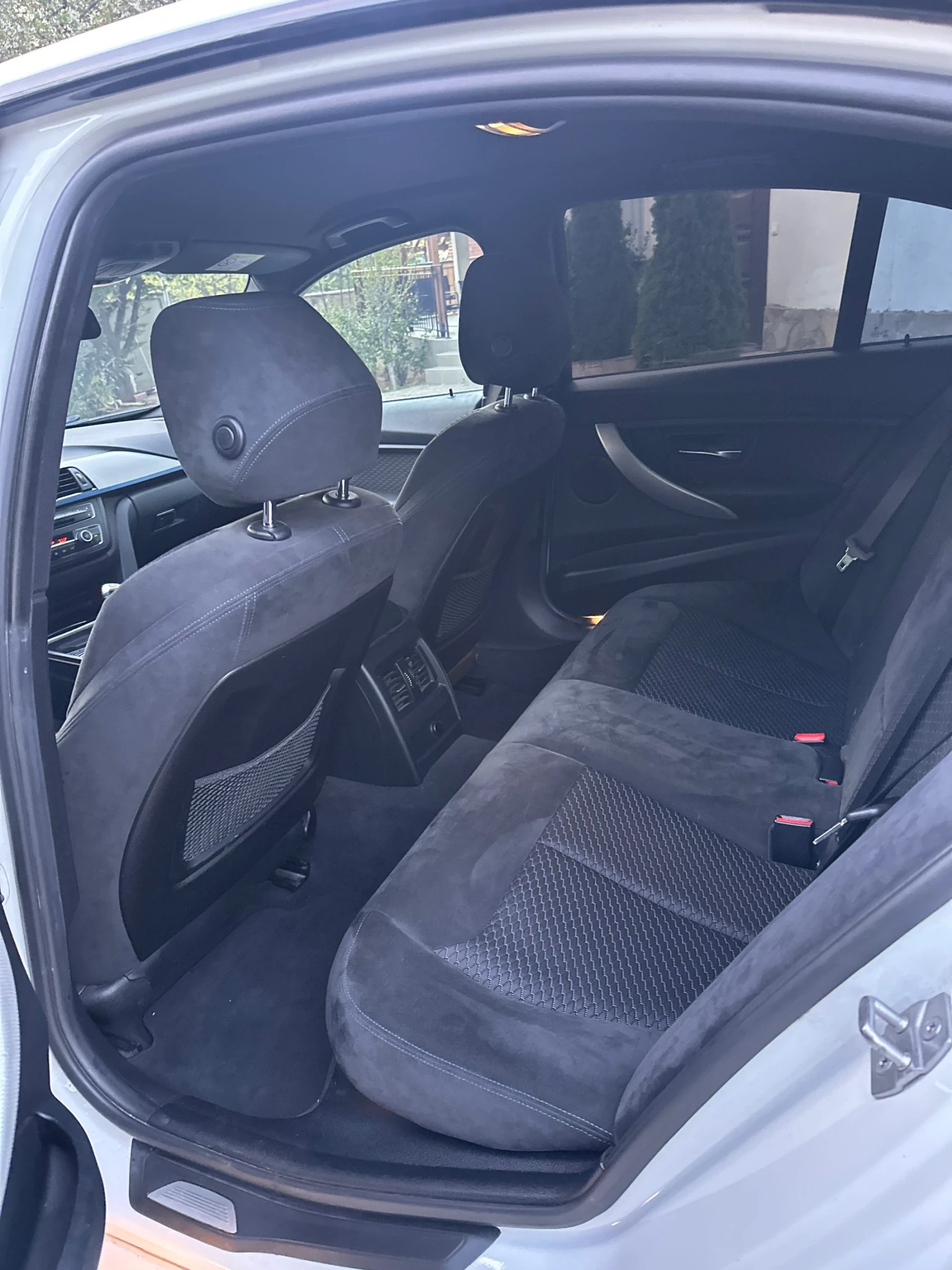 BMW 330 Mpack , снимка 12 - Автомобили и джипове - 54314868