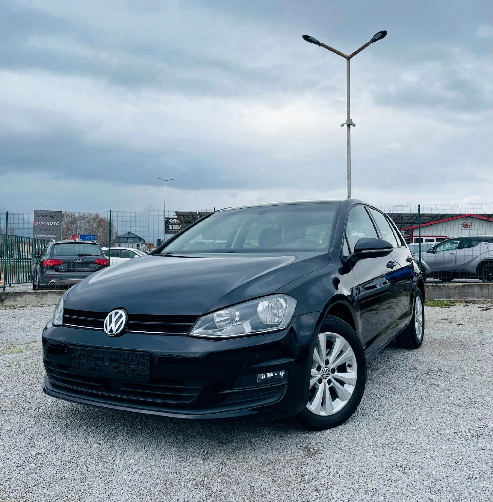 VW Golf 1.6 TDI * Автоматик* Дистроник* Сервизна история* 