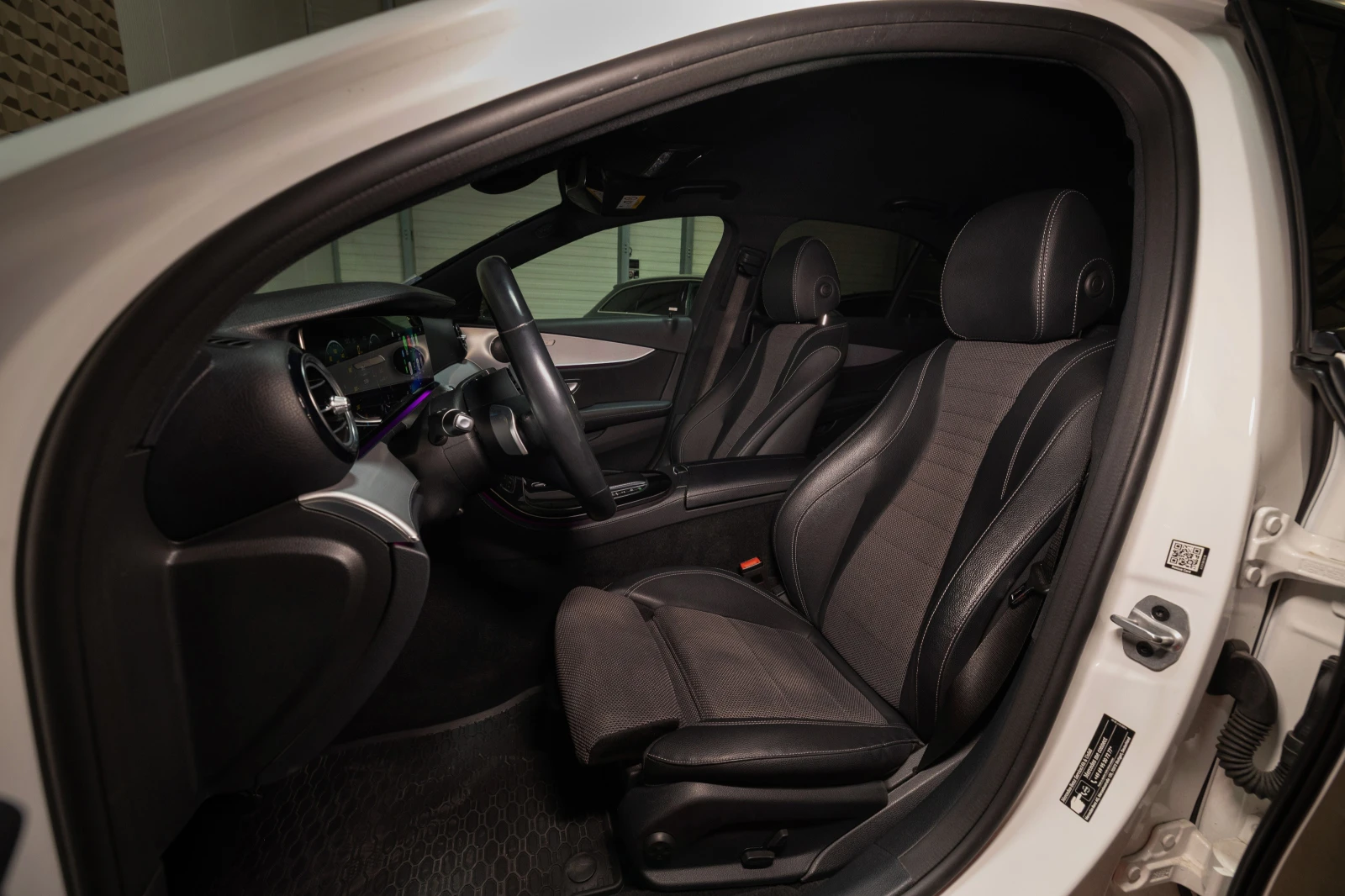 Mercedes-Benz E 220 AVANTGARDE * 360 камера * Keyless * , снимка 8 - Автомобили и джипове - 54427613